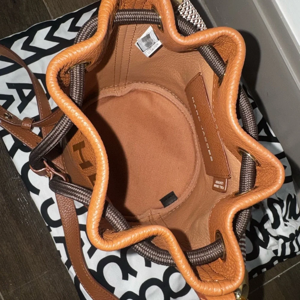 Marc Jacobs Caramel Brown Pebbled Leather Bucket Crossbody Bag - Picture 3 of 8